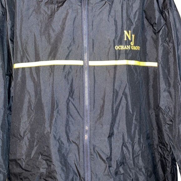 Beacon point rain coat/wind breaker - Picture 3 of 10